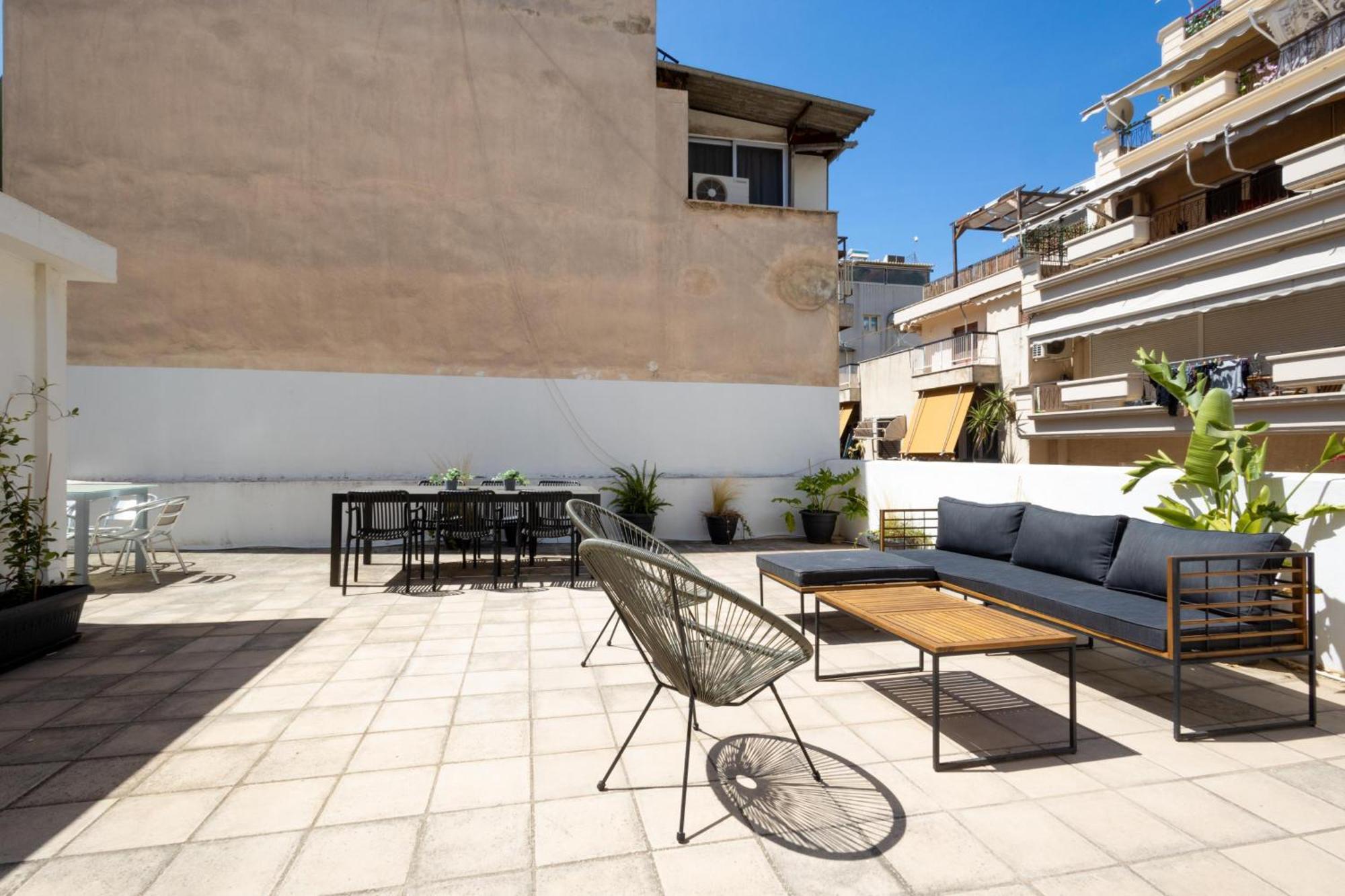 Renovated 5 Bdr House Near Acropolis - New Beds, Terrace & Green Yard Athén Kültér fotó