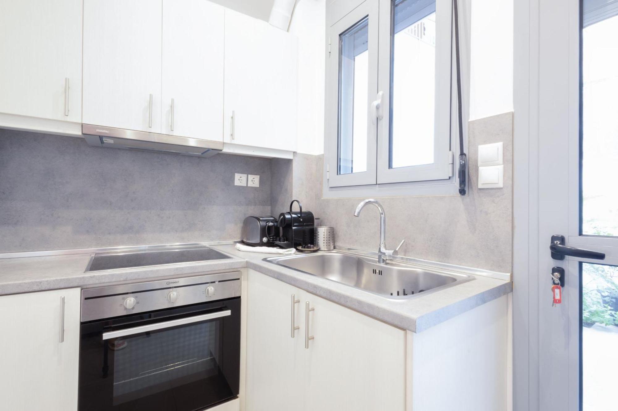 Renovated 5 Bdr House Near Acropolis - New Beds, Terrace & Green Yard Athén Kültér fotó