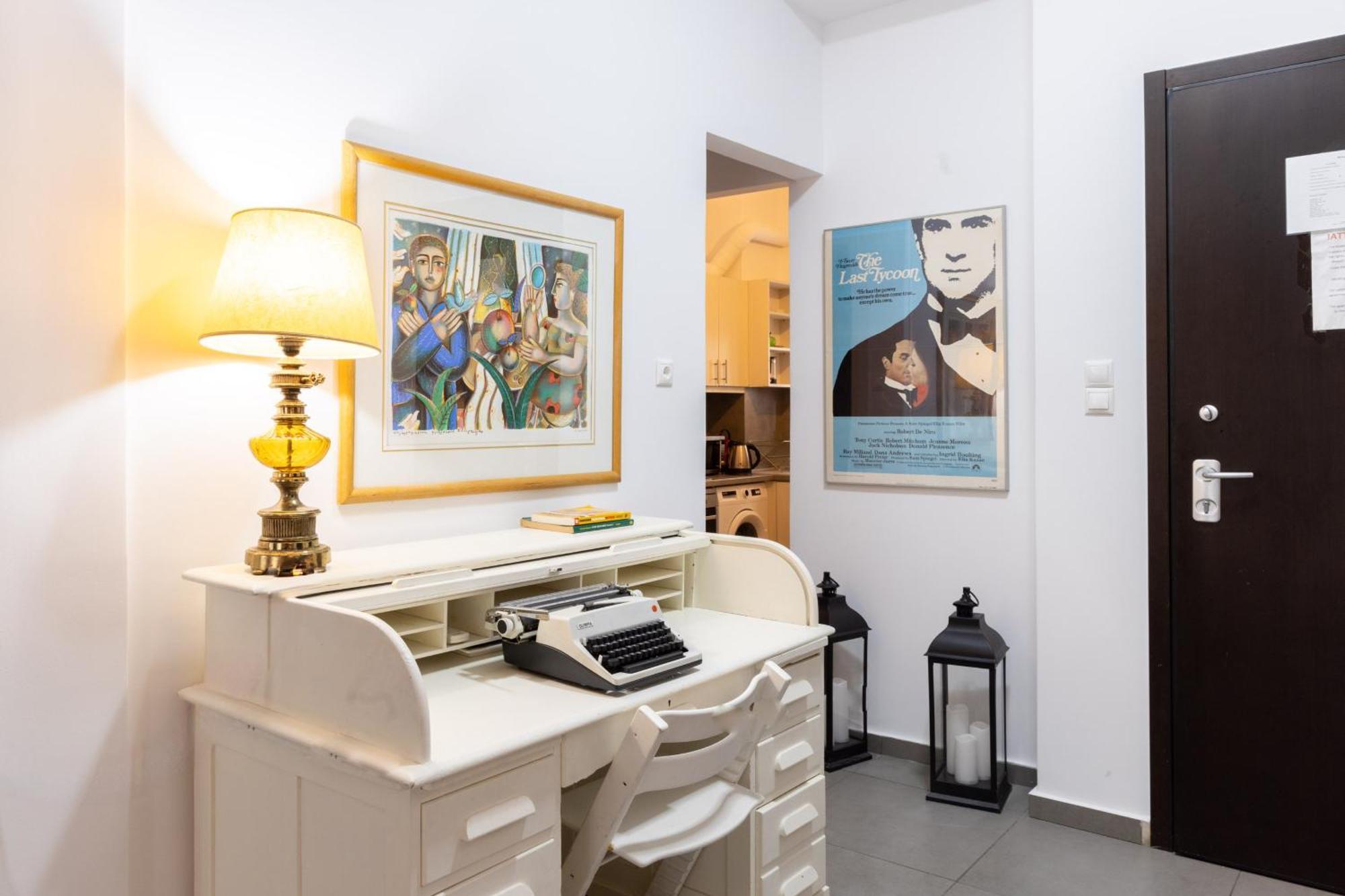 Renovated 5 Bdr House Near Acropolis - New Beds, Terrace & Green Yard Athén Kültér fotó